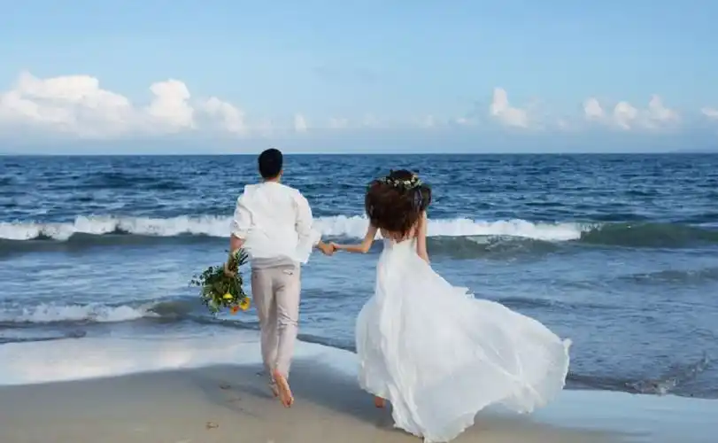 港城青年一场浪漫的海边集体婚礼邀你来参加