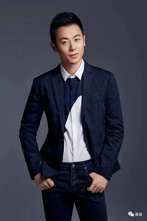 独家专访朱亚文从粗犷硬汉到儒雅总理