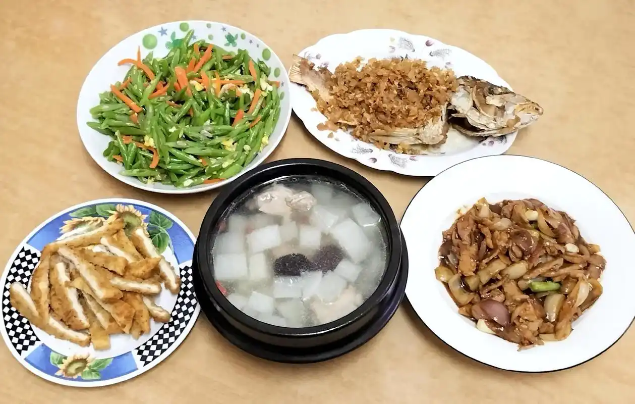 大家下午好97 今天的午餐9315 煮了四菜一汤99996993