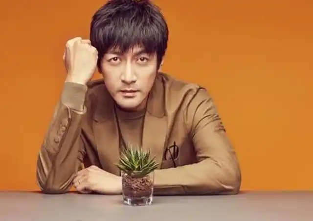 他也是我国一位非常优秀的男演员,曾毕业于中戏,现在他也即将40岁