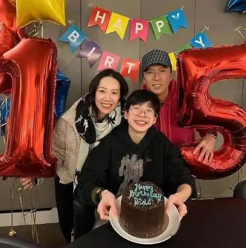 甄子丹仔仔15岁生日变少男 "钢琴王子"有才华_甄济_网友_warm