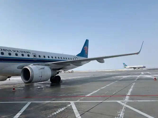 乌鲁木齐机场遭遇降雪影响部分航班延误