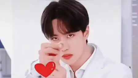 王一博的比心手势太酷了,感觉瞬间被击中,耶啵的新发型好帅气!