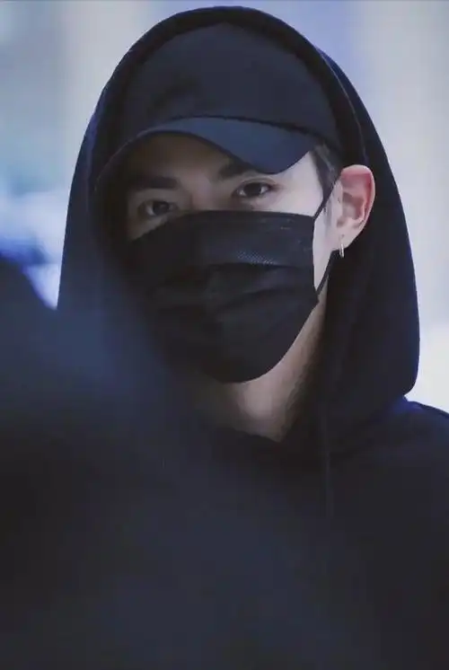 盘点戴口罩最潮最酷的男神女神,最后一位笑了!网友:你搞笑的吧_鹿晗