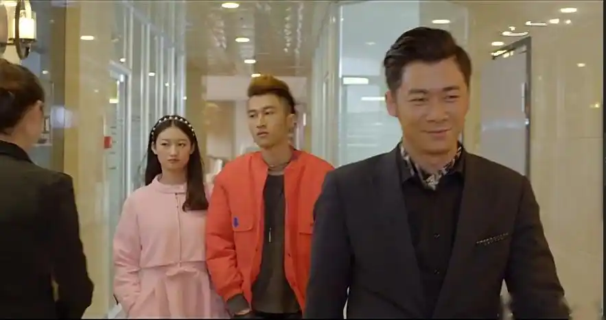 《黄大妮》牛建邦接黄大妮住进了大别墅,江铁英追来要黄大妮解决春雷