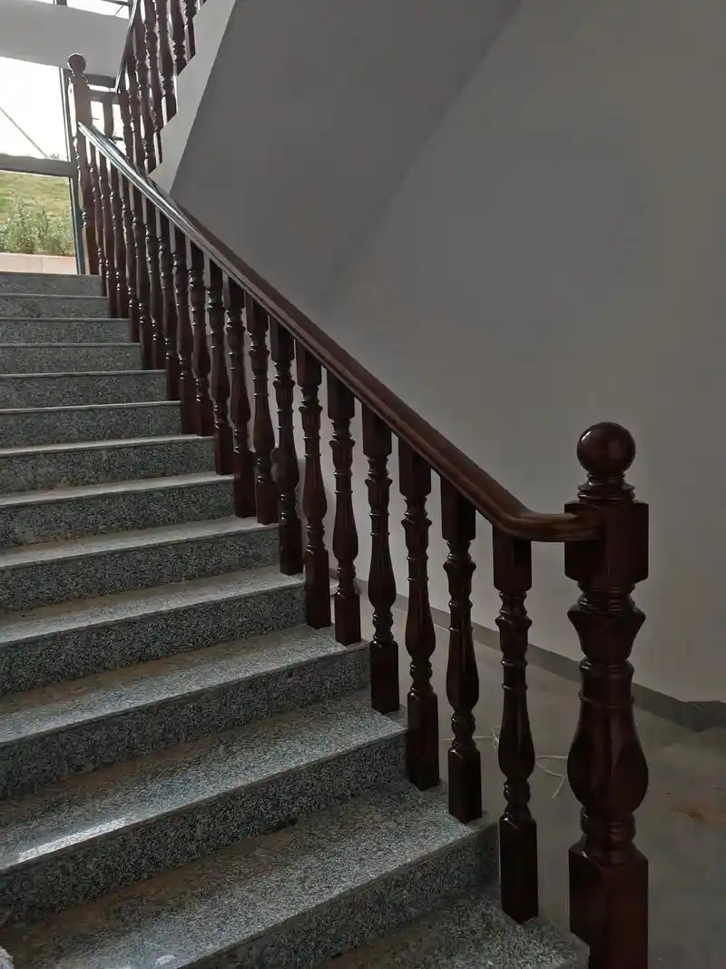 实木楼梯扶手 #效果不错 #楼梯扶手现代简约大气又便宜 - 抖音