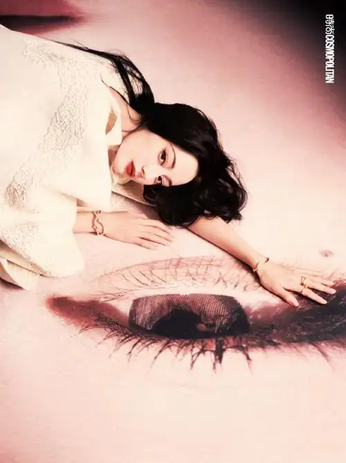 迪丽热巴水上钢琴光影大片##迪丽热巴复古时代完美相遇