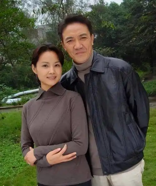 李幼斌的成名史,和他背后的3个女人_表演_姐姐_机会