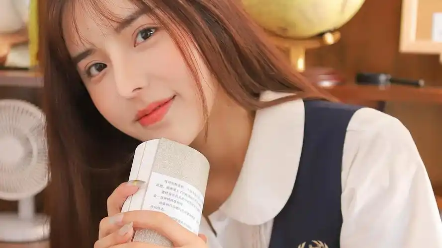 甜美长发美女图片-美女壁纸 - 壁纸专辑