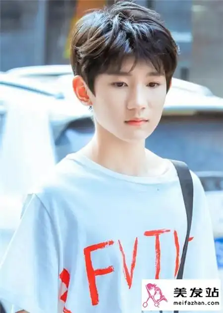 高中大学男生发型青春帅气有朝气