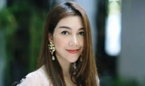 名利场||这个泰国顶级女星的姐妹团到底有多drama?_paula