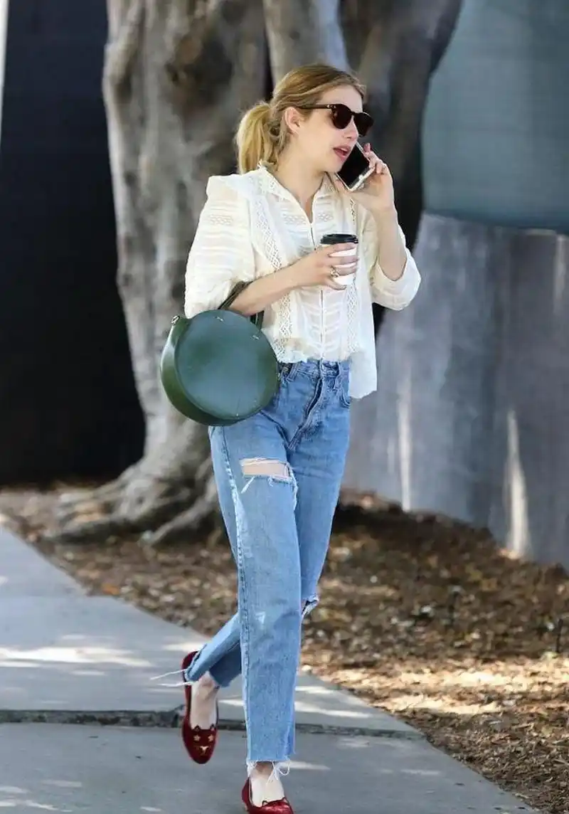 女生的穿搭教科书,身高157的emmaroberts是衣品最好的小个子女明星