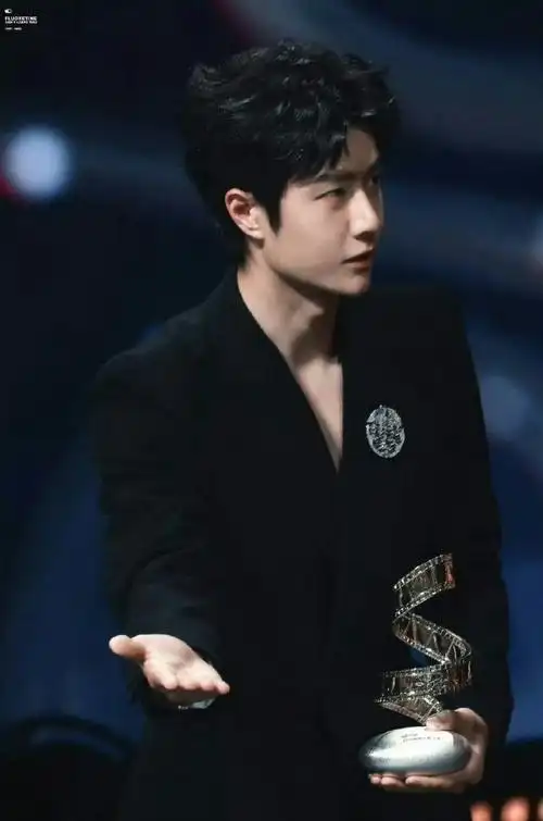 王传君想看易烊千玺王一博演杀手##王一博