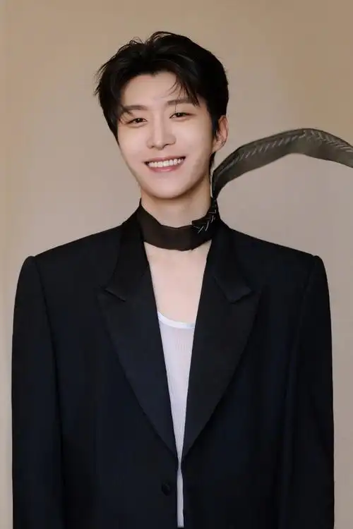 范丞丞飘带黑西装##first影展闭幕红毯