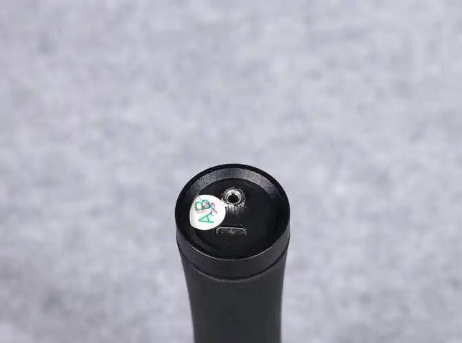 高压电击充电方式:usb充电接口供电方式:内置电池(电池不可拆卸)电棍