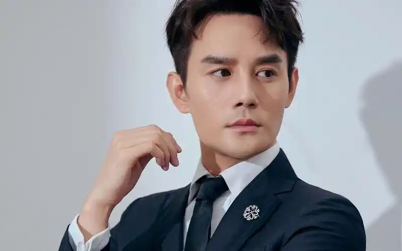 王凯的表演代入感十足,有突破感,就是一个帅气沉稳的飞行员