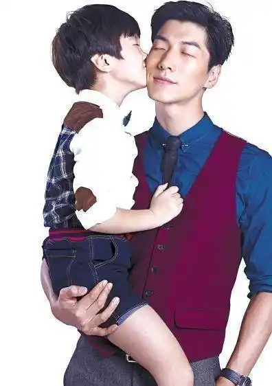 张亮儿子天天,因参加《爸爸去哪儿》而出名,如今帅气少年感十足_寇静