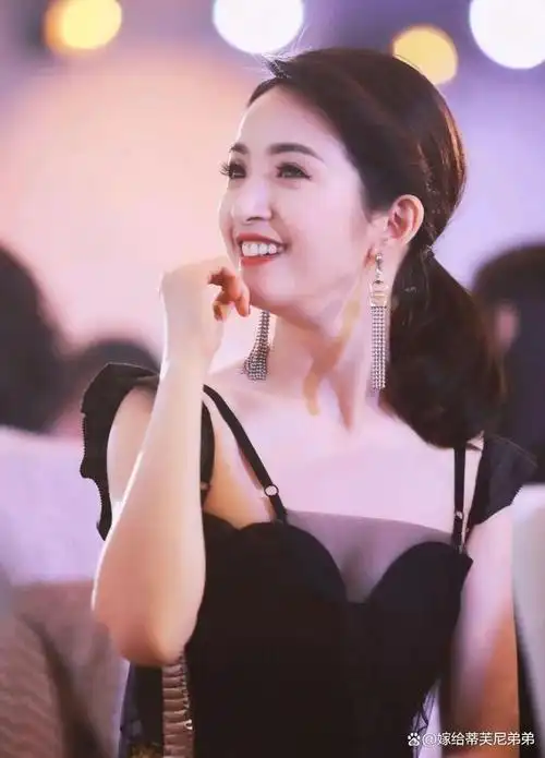 标题:林依晨40岁仍保持小女孩完美身材的减肥秘诀