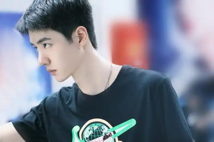 有王一博的高清无水印壁纸吗? - 知乎