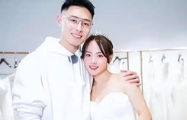 美貌女神张嘉倪震惊曝前任买超尴尬难堪!