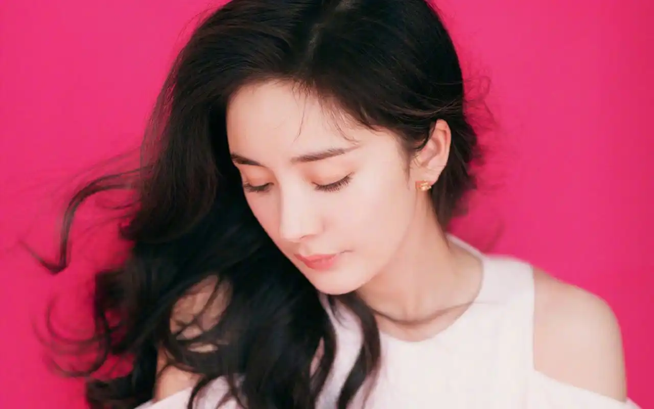 杨幂柔美动人写真图片桌面壁纸