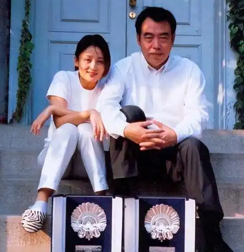 回顾倪萍感谢陈凯歌不娶之恩如今她儿子孝顺丈夫是好男人