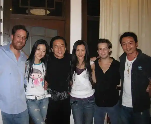 成龙,刘亦菲,李冰冰2007年《功夫之王》剧组聚餐照