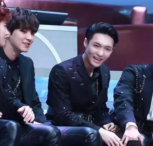 忠孝两难全32岁的爱豆张艺兴在粉丝和母亲中难以抉择