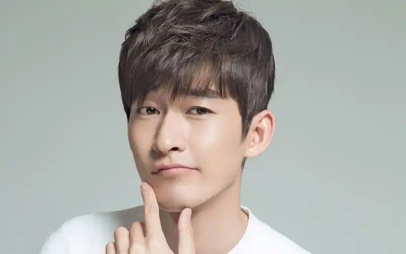 张翰最新帅气写真高清桌面壁纸