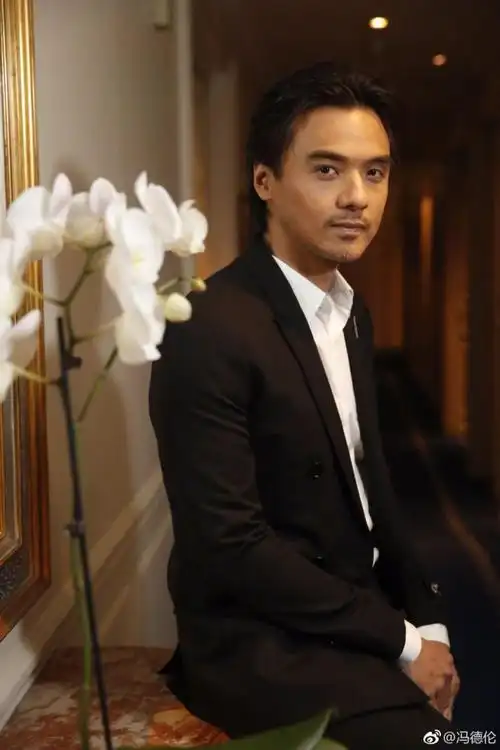 冯德伦宋仲基和陈飞宇现身巴黎男装周超级帅气还是颜值巅峰