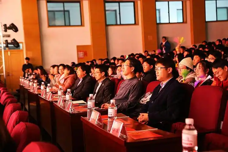 处副处长王丽,校团委副书记张玉,自动化学院党政领导池荣虎,曹梦龙