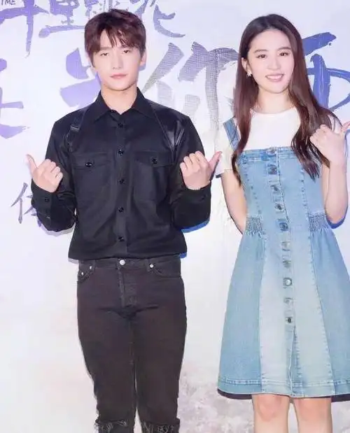 看脸是"神颜"男星,一看身材五五分,杨洋,张艺兴都中招?