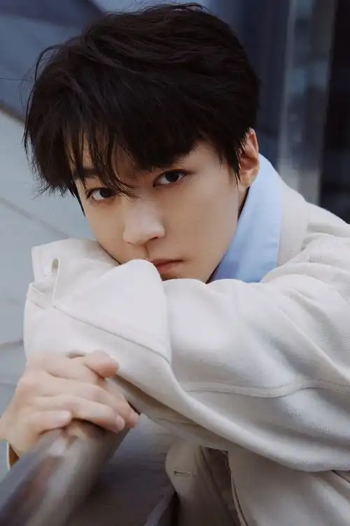 打开凤凰新闻,查看更多高清图片2021年9月3日,王俊凯参加英雄联盟活动