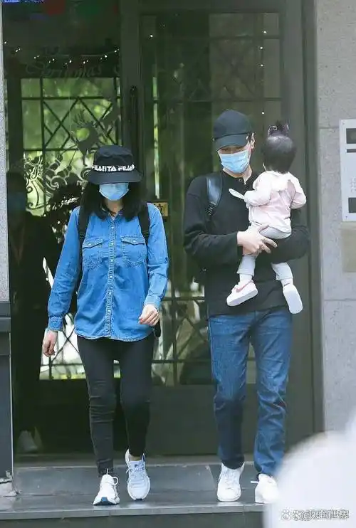 高圆圆母女齐现身,6岁rhea身高遗传赵又廷,打破童星常规形象