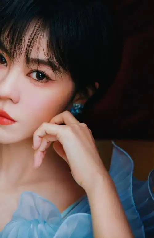 郁可唯超话#2024百花迎春#@郁可唯姐姐美照放送开年壁纸get!先用哪个?