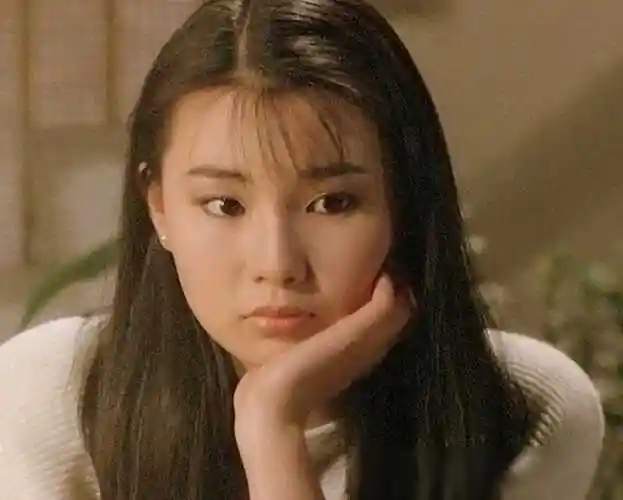 张曼玉低调看展被认出无滤镜素颜曝光60岁真实状态瘦成纸片