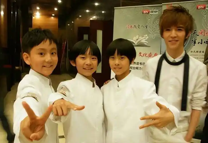 22岁的易烊千玺,从童星走到明星,原来是因为他的妈妈_孩子_小男孩