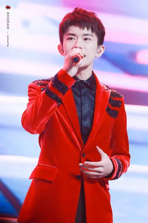 易烊千玺 央视春晚