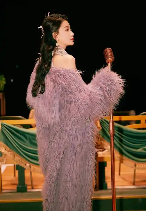 孙怡穿高开叉紫色旗袍秀长腿 香肩半露 性感撩人 美艳绝伦_氛围_民国