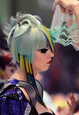 杀马特发型狂扫美发世界杯