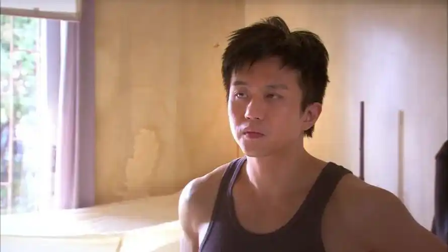 相爱十年女友变心和肖然在一起刘元得知真相后酒后大闹校园