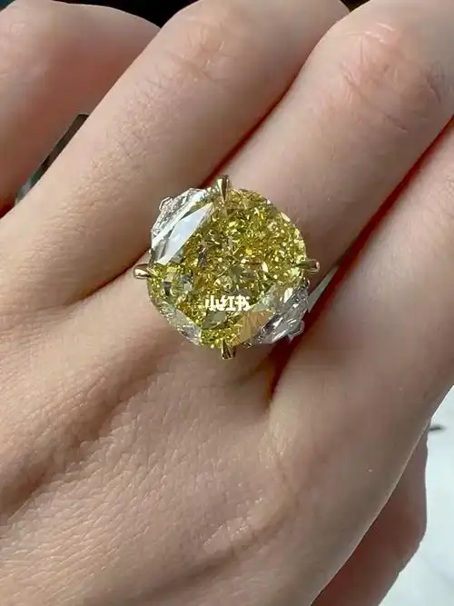 15克拉浓彩黄钻戒
