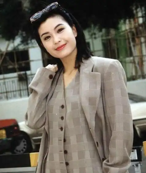 港姐伍咏薇波折情史,被骂克夫,插过足,二婚后要为老公出轨道歉_腾讯