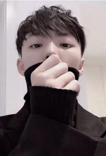 中学生剪的斜刘海发型初中男生短头发造型