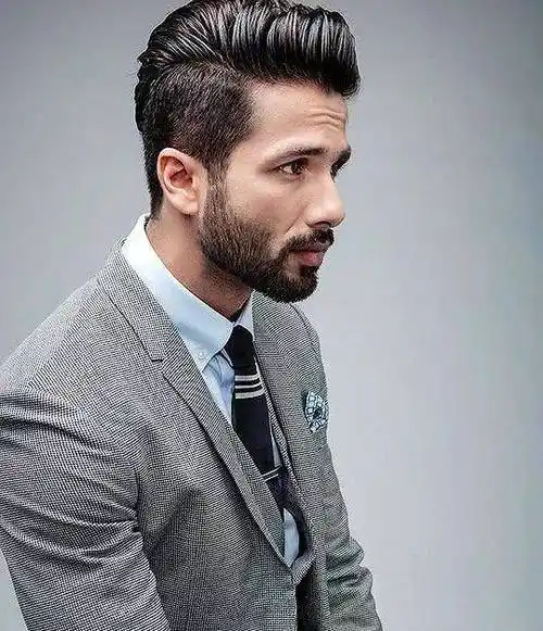 蓬巴杜复古背头既是成熟的标志,又能给造型带来优雅和时髦,让你的象形