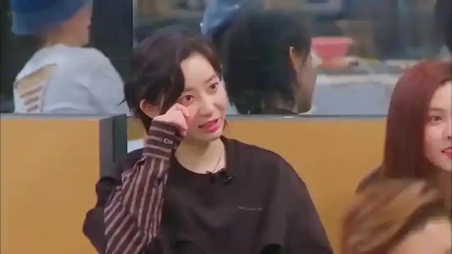 李斯丹妮老妈有多逗?随口一句话笑疯宋妍霏,女儿听得头皮发麻!