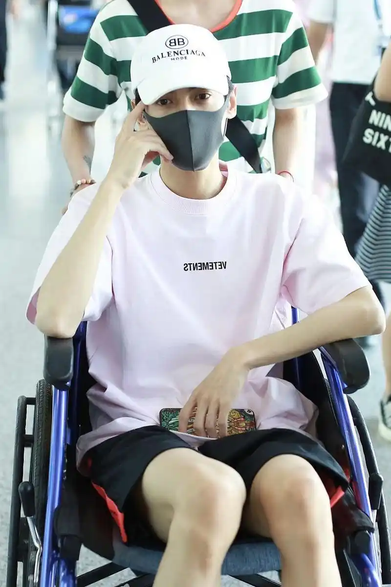 罗云熙体重好的时候能够过百出头一点.