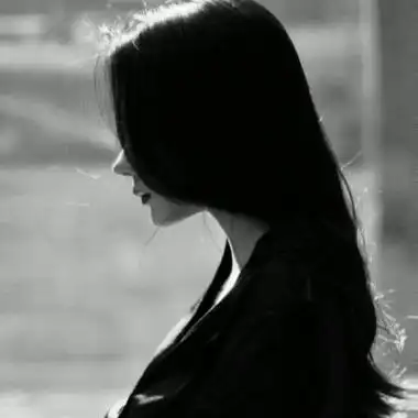 qq头像女黑白伤感高清好看的qq头像女黑白伤感无字图片