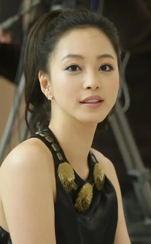 韩国女星韩艺瑟