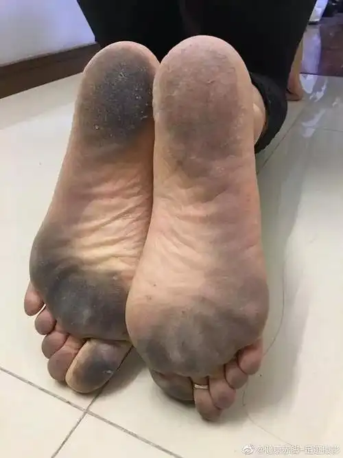 男人的相册-我觉得姑娘的脚脏一点是很性感的-1